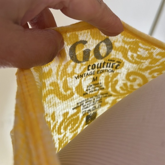 Go Couture yellow ribbed floral tank top. Size M - Picture 8 of 9